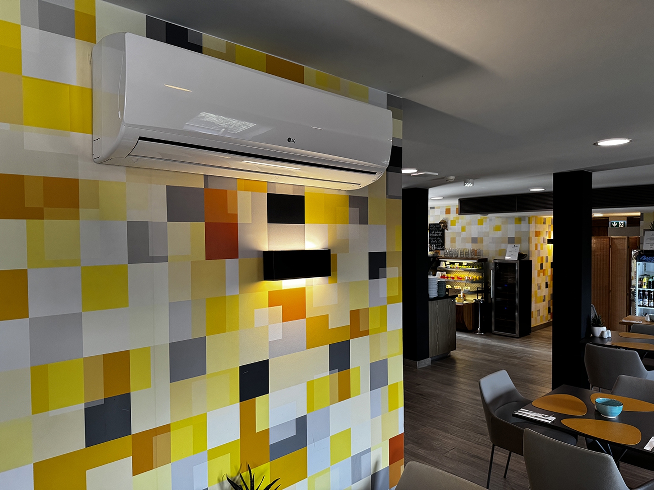 Onderzoek: bij welke temperatuur zetten mensen de airco aan? En wat heeft zonwering hiermee te maken?