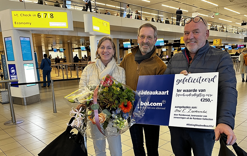 Rainbowsol reikt bol.com-bonnen uit op Schiphol!