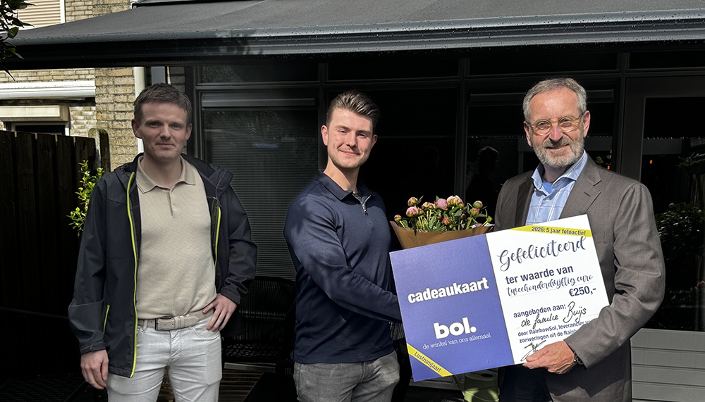 Eerste winnaar fotoactie Rainbowsol 2026 in Bergen op Zoom: ‘We zijn heel blij met de aanschaf van deze Balero’.